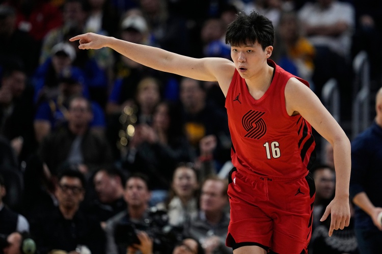 开云在线-拓记：杨瀚森半场毫不费力得到两双 空位上篮&amp;放篮可以做得更好